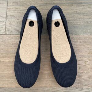 Vivaia Claire Round Toe Lightweight Ballet Flat Navy Black Outersole 40.5 NWOT
